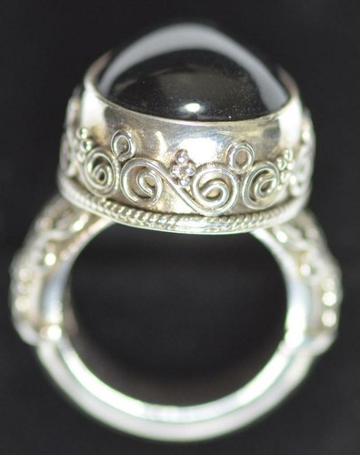 Suarti Teardrop Onyx in Statement Scrolled Ring Setting, size 6 0026 - Picture 3 of 5