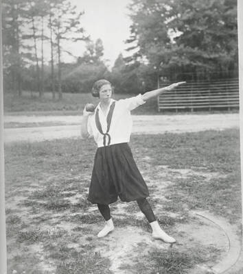 Lucille Godbold in Shot Put Throwing Position 1922 OLD PHOTO