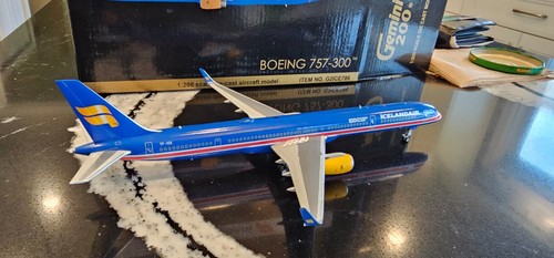 Gemini Jets Icelandair B 757-351WL 1:200 G2ICE786 100 años Independencia TF-ISX - Imagen 11 de 13