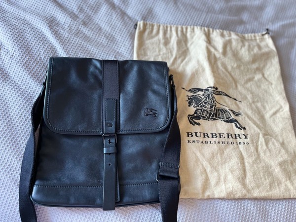BURBERRY Luxe Quality Leather Luxury CROSS BODY BLACK LEATHER UNISEX BAG