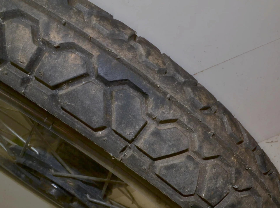 Kawasaki KE 100 Rear Wheel Rim Hub Tire 41034-1048 1982-2000 - Imagem 3 de 4