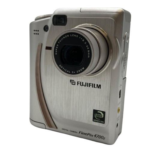 富士フイルム FUJIFILM FinePix 4700z #2166205A FUJIFILM FinePix 4700z Digital Camera 4.3MP Limited Silver