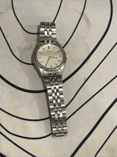 Vintage Seiko Men’s Watch Silver Tone Day Date - 34mm Original Band