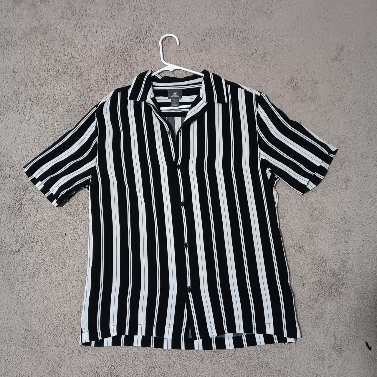 H&M Black and White Short Sleeve Button Down Shirt Size M