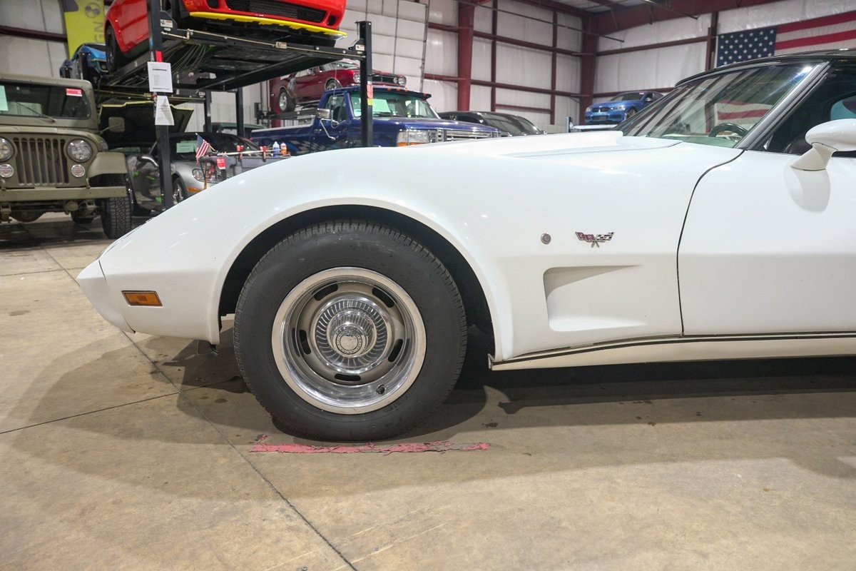 1977 White Chevrolet Corvette   | C3 Corvette Photo 3