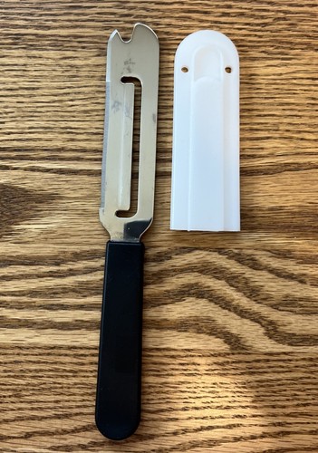 Cuchillo de queso de chef mimado #1125 rebanadora esparcidor de acero inoxidable con cubierta protectora - Imagen 2 de 4