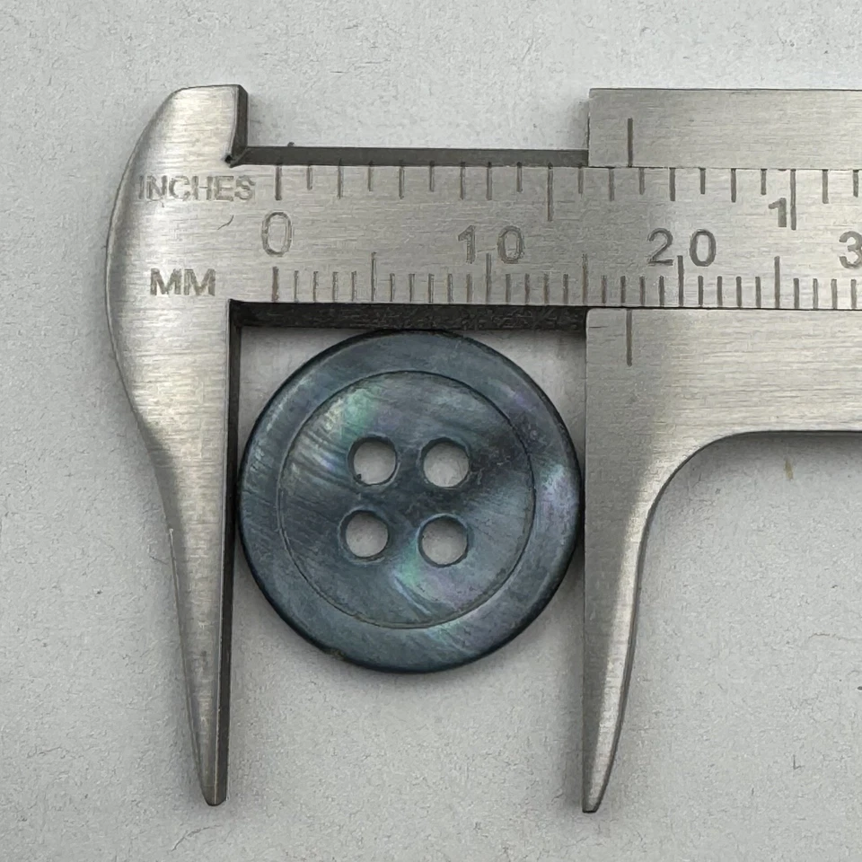 Borde clásico con botón de abulón japonés "real" azul/ahumado 18 mm 11/16" 4 orificios Foto 4 de 4