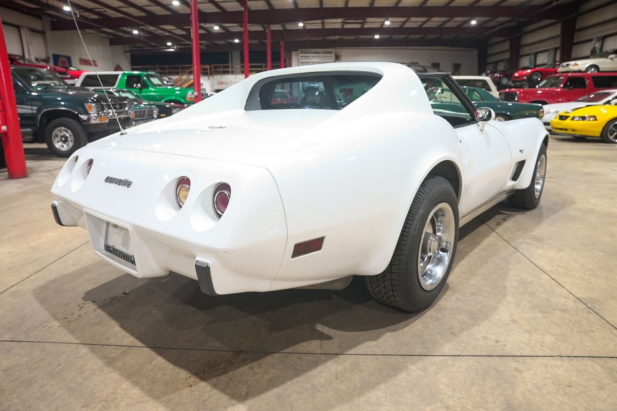 1977 White Chevrolet Corvette   | C3 Corvette Photo 8