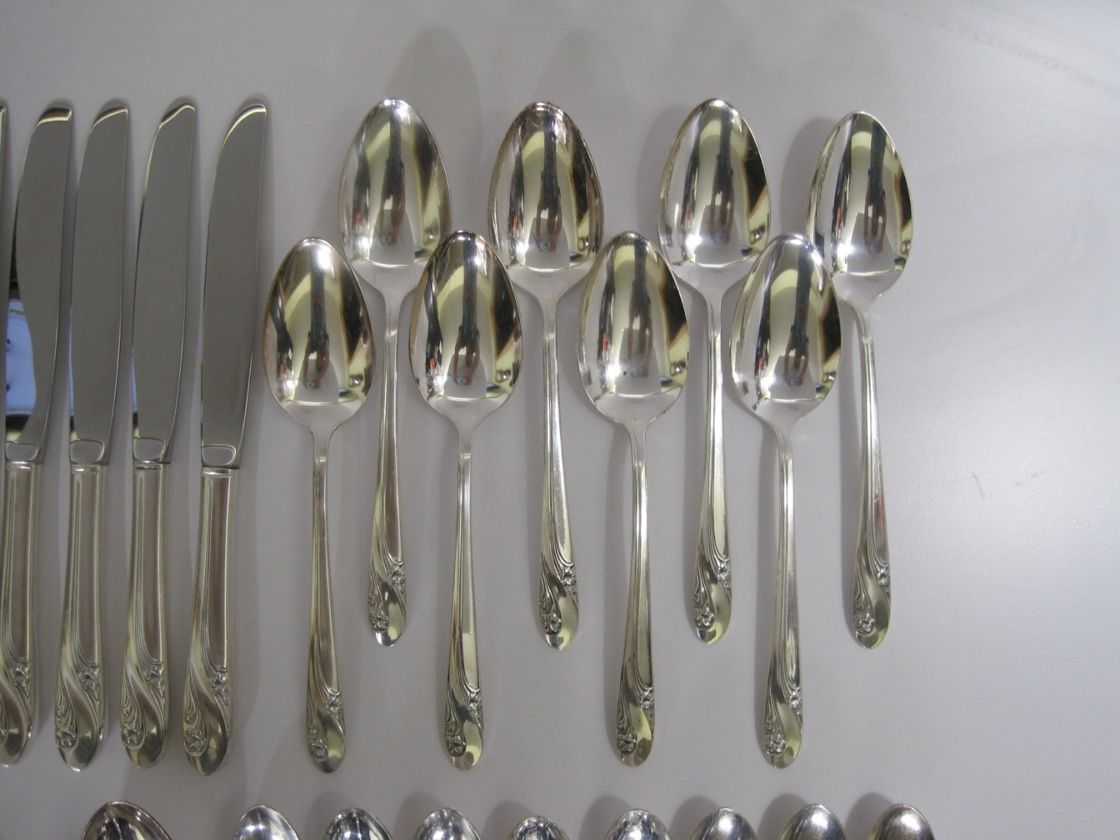 Holmes & Edwards IS Inlaid Silverplate Flatware Silverware Set 53 pc Romance