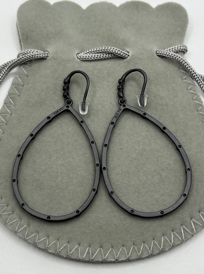 Brinco Freida Rothman moldura preta e dourada lágrima NOVO - Imagem 2 de 3