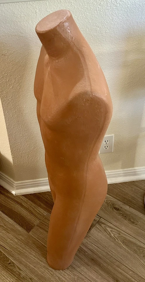 Антикварный манекен в форме корпуса из твердого пластика в виде бумажной пачки 1920-е - Изображение 3 из 4