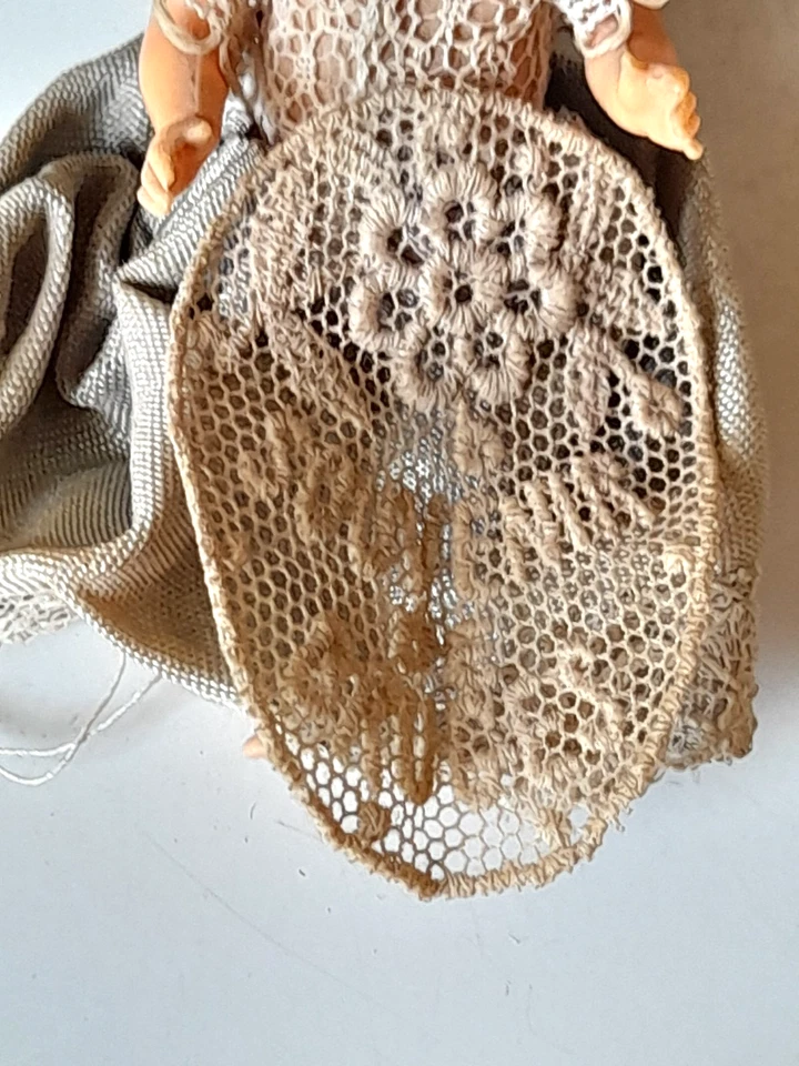 ANCIENNE POUPEE ET LANDAU "SOUVENIR DE BRUGES " - Photo 2/4