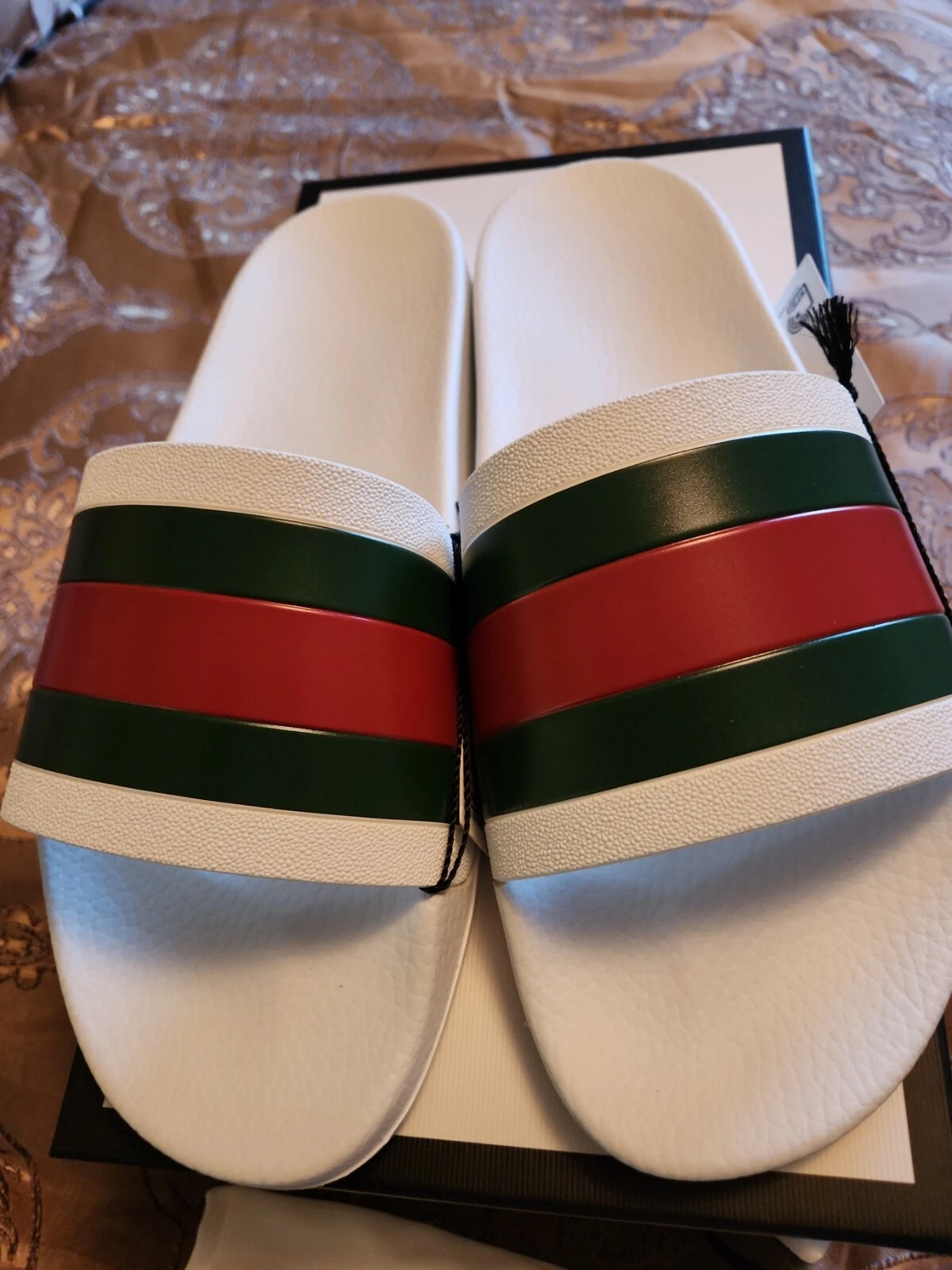 Neuf avec B/T Gucci homme superbe blanc avec diapositives à rayures Web rouges et vertes T 13 US 13,5