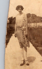 Abito anni 20 skinny young lady stile flapper pronto per festeggiare originale 1 nel suo genere