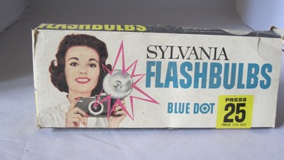 11 Sylvania Flashbulbs Blue Dot Press 25 W Box NOS Black White Kodacolor