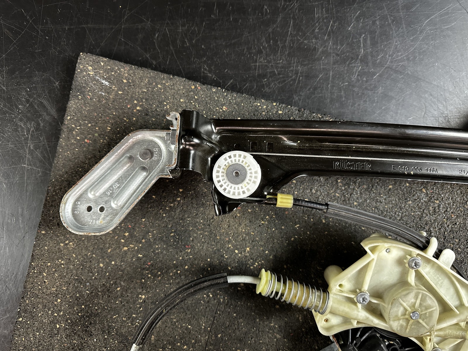 14-17 MASERATI GHIBLI REAR PASSENGER DOOR WINDOW GLASS REGULATOR MOTOR 670030023