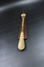 Schuhl&ouml;ffel Schuhanzieher aus Messing L&ouml;wenkopf mit Holzbrett Vintage H 37 cm