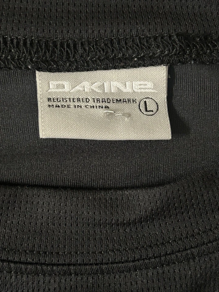 Camiseta Dakine Thrillium S/S UPF elástica anti microbiana/odor preta masculina tamanho G - Imagem 4 de 4