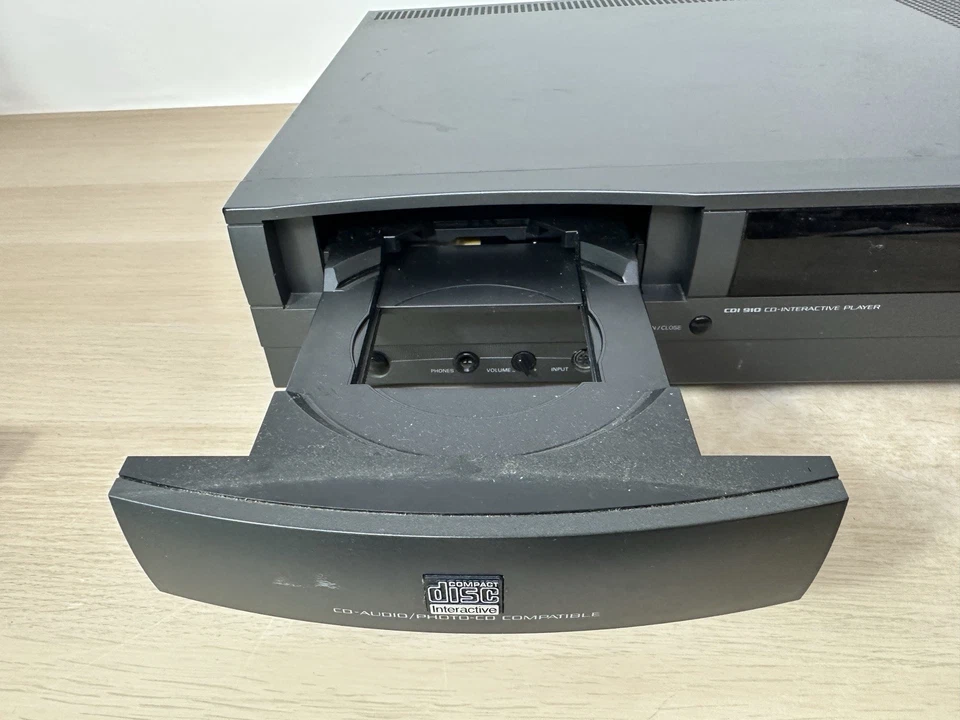 Consola/sistema Philips CDI-910 SOLO con control remoto, cables, etc. Encendido DISCO MALO Foto 4 de 4