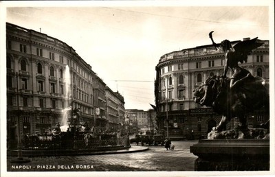 Italy - Piazza della Borsa - Vintage  Postcard