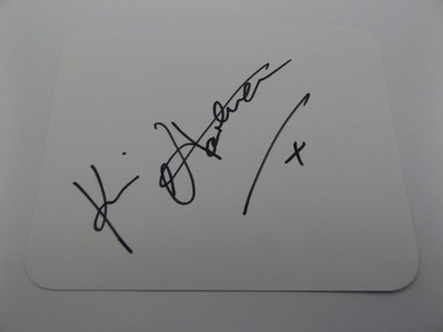 4,5'' x 3,5'' WEISSE KARTE SIGNIERT VON KIM HARTMAN - ALLO ALLO HELGA