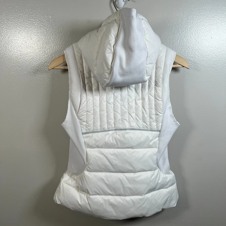 Chaleco de plumón Blanc Noir reflectante con inserción de peso ligero talla pequeña blanco acolchado Foto 2 de 4