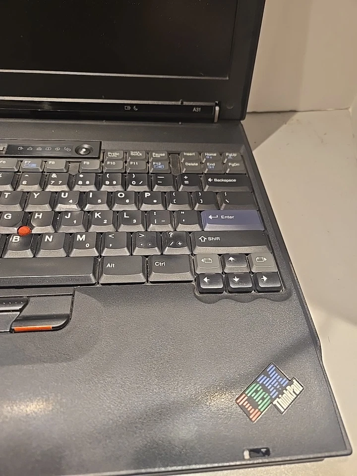 IBM Thinkpad A31 - PARA REPUESTOS sin probar SIN disco duro  Foto 3 de 4