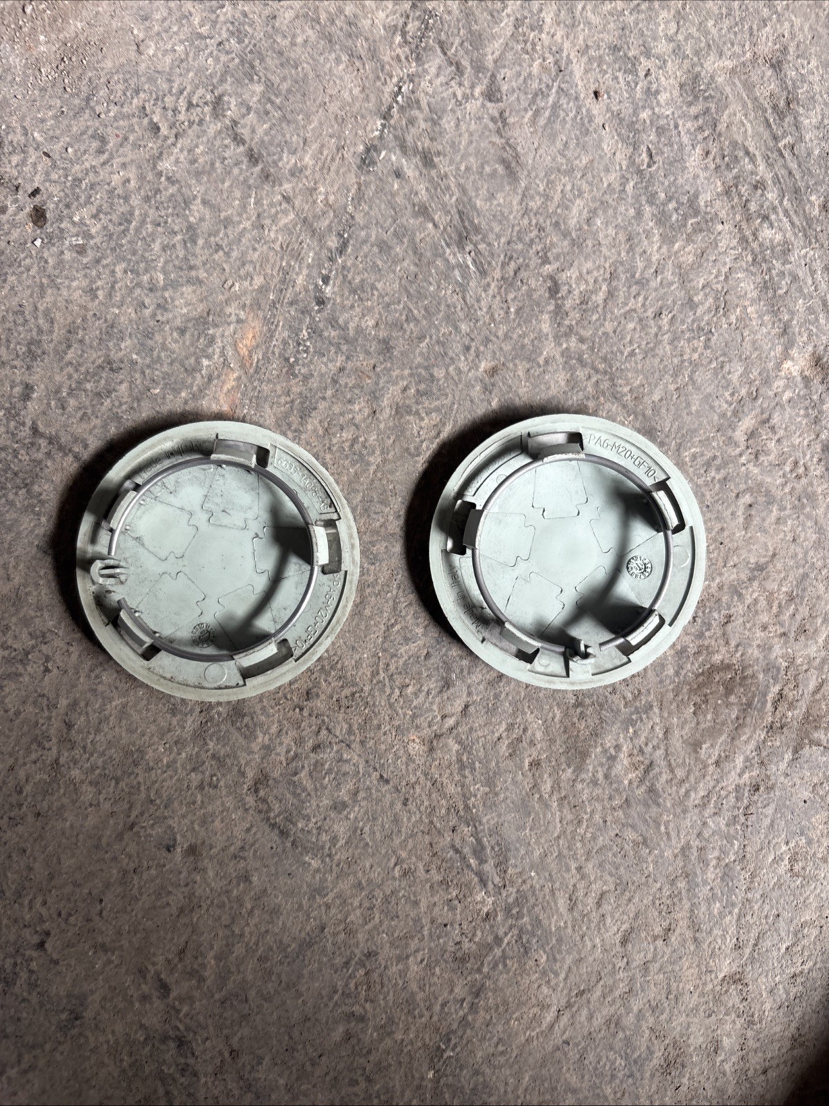 Aston Martin Wheel Centre Cap Green/Silver 2