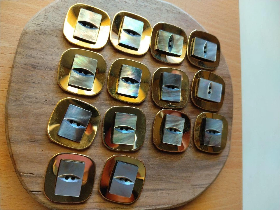 14pcs gold-colored 22mm bundle of shell buttons special vintage buttons - Image 3 of 4