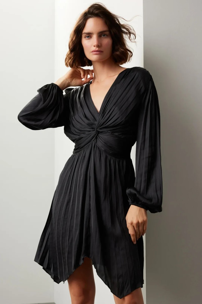 Maje womens Black Rivily Silky V Neck Short Mini Dress size 34 EU (0 XS US) $415 Maje womens Black Rivily Silky V Neck Short Mini Dress size 34 EU (0 XS US) $415