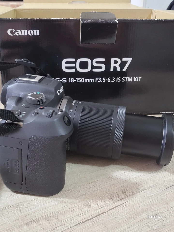 Canon EOS R7 Mirrorless + RF-S 18-150mm IS STM 32,5 MP, foto 4 di 5