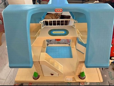 Vintage 1989 Little Tikes Large Blue Roof 2 Story Doll House w/Accessories