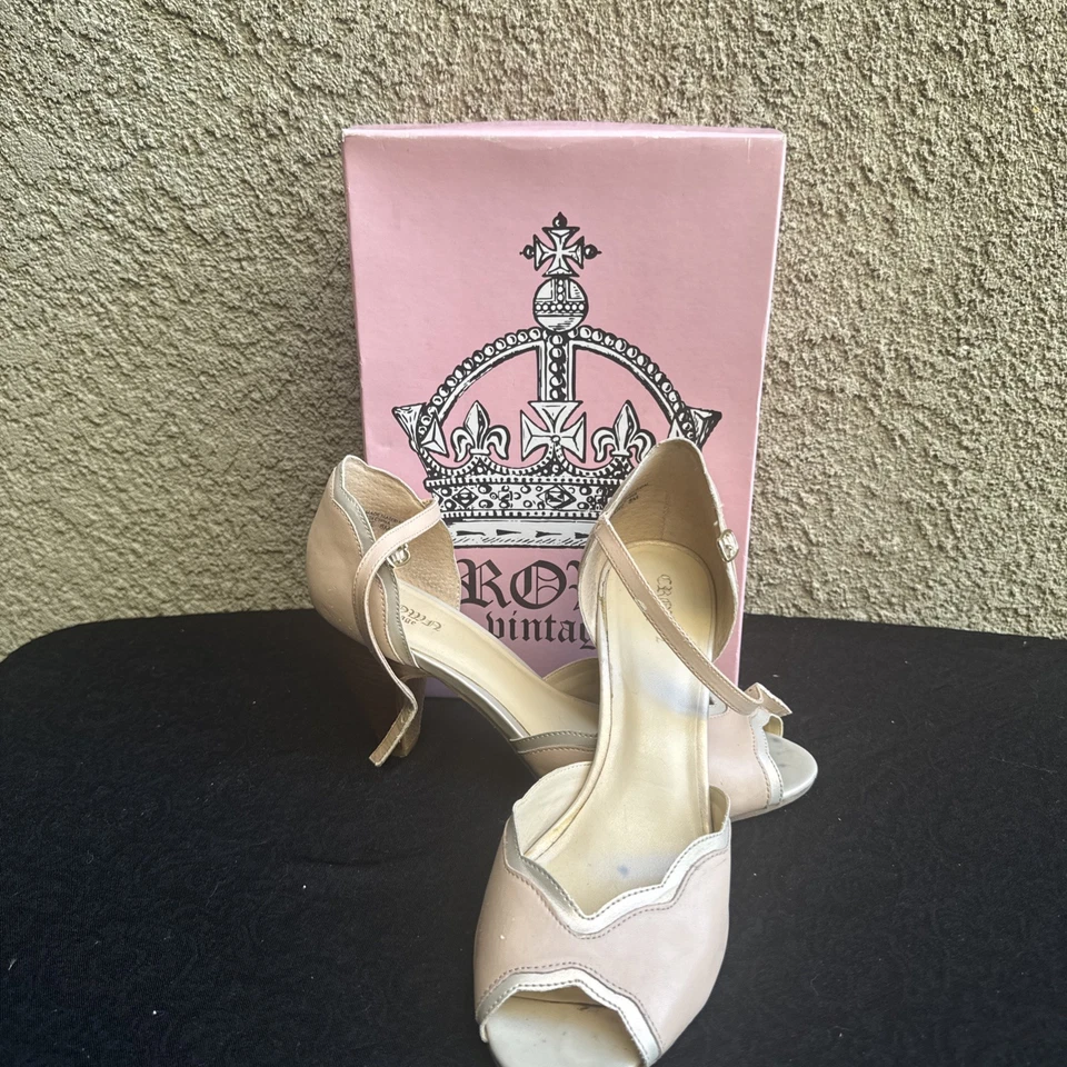 Tacones Crown Vintage Talla 8 Color Rosa Rubor y Dorado Foto 2 de 4