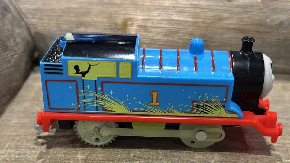 Thomas поезд зарево в темноте колеса Trackmaster моторизованный бак двигателя 2013 - Изображение 3 из 4