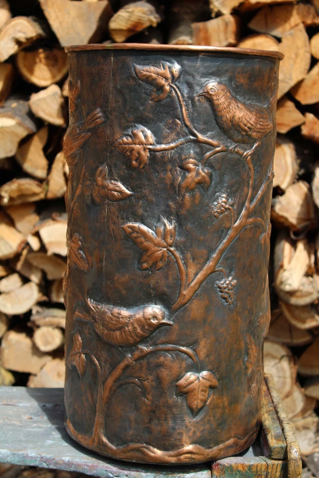 Handcrafted Copper Umbrella Stand – Embossed Birds & Nature Motifs Foto 4 de 4