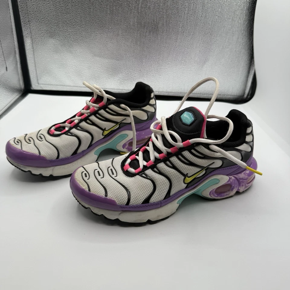 Tenis deportivos Nike Air Max Plus juveniles talla 7Y violeta brillante/negro/blanco Foto 3 de 4