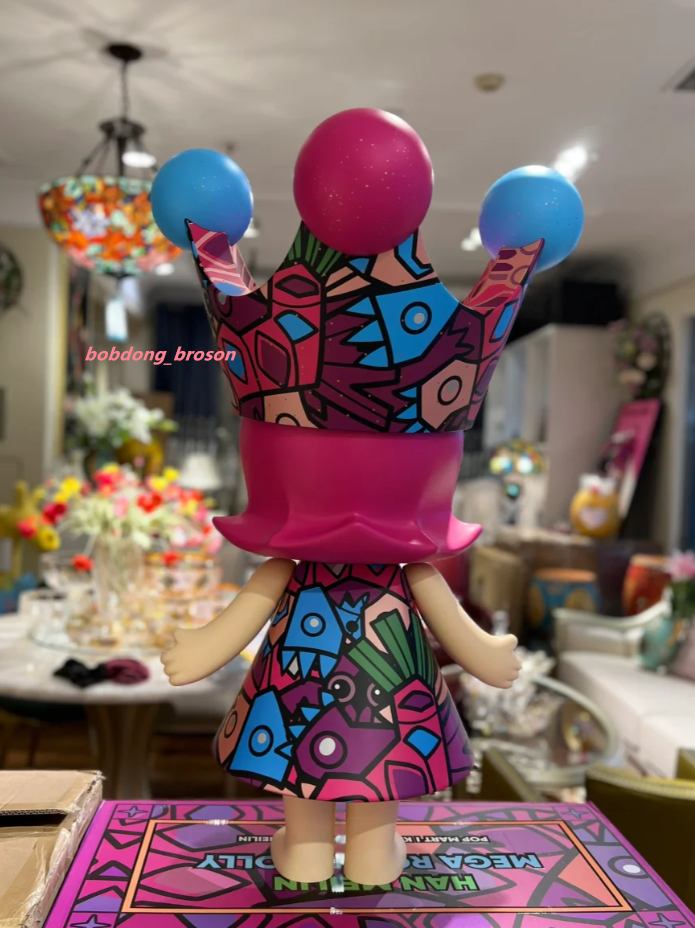 POP MART Han Meilin Mega Royal Molly 400% Designer Figure POP MART Han Meilin Mega Royal Molly 400% Designer Figure