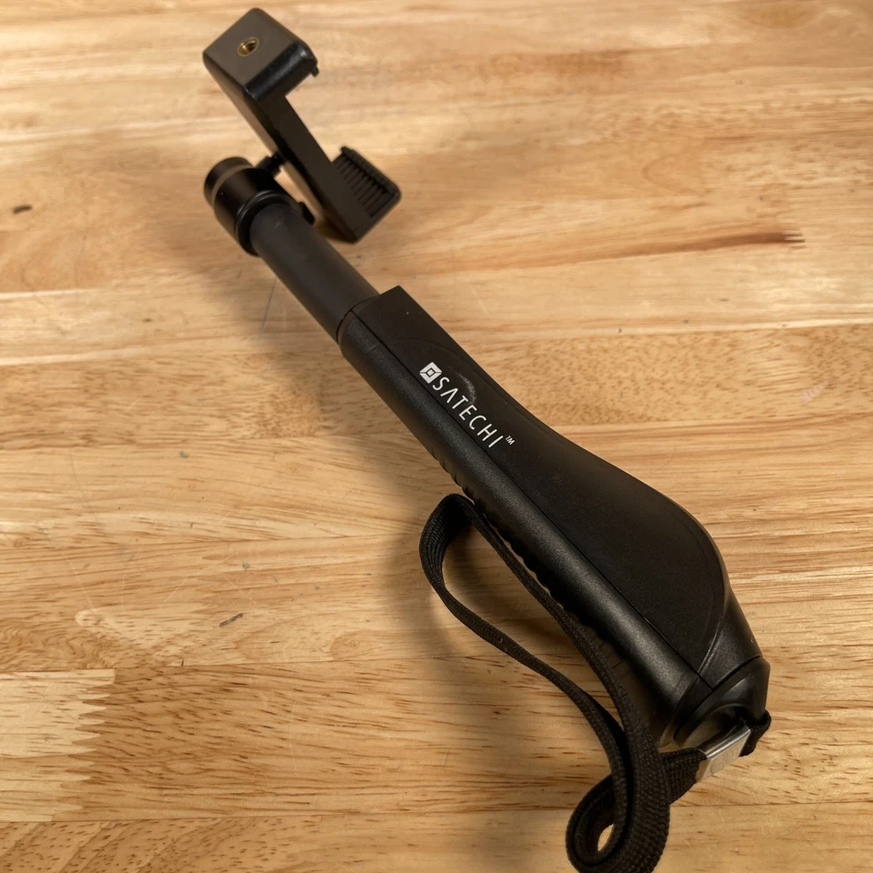 Satechi Black Handheld Bluetooth Universal Smart Selfie Stick - Image 2 of 3