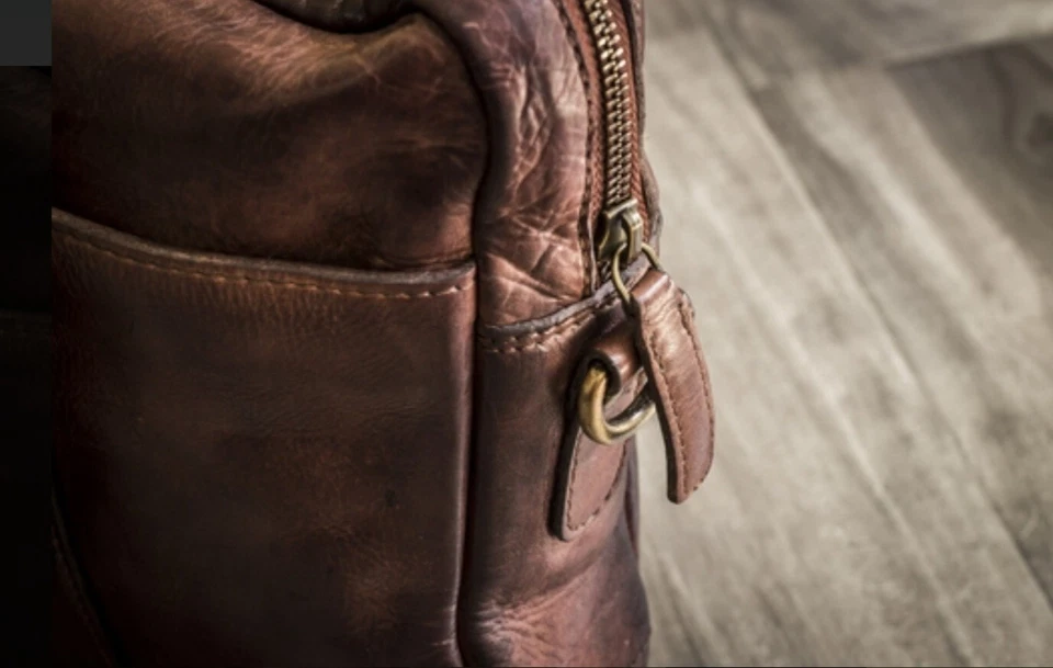 Maletín de cuero lavado para portátil con correa extraíble (10,5" L x 14,5" W x 3,5" D) Foto 4 de 4