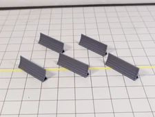 20x Grey AIRCRAFT JET BLAST FENCES Airport Taxiway Building Models 1:400 Scale