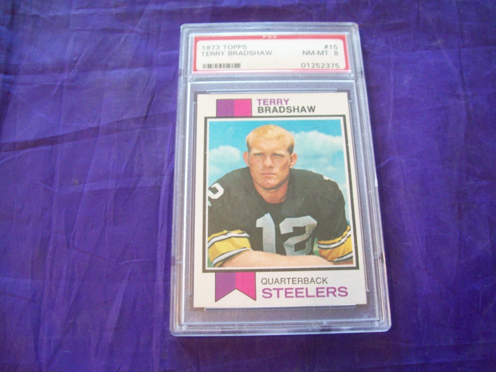 1973 TOPPS FOOTBALL #15 TERRY BRADSHAW (STEELERS) PSA 8