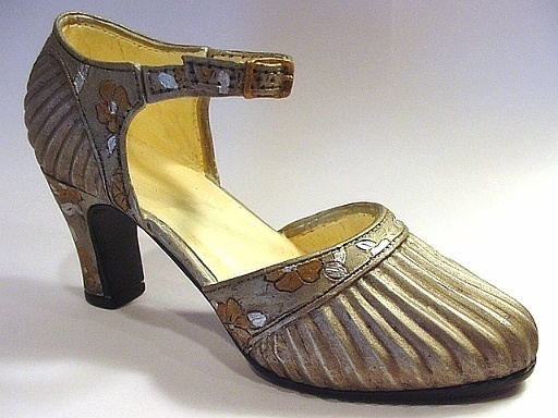 JUST THE RIGHT SHOE SUNRAY 25097  MINIATURE COLLECTABLES