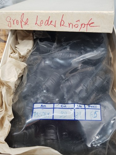 Sammlung Konvolut Vintage Knopf Knöpfe diverse Materialien - Bild 6 von 24