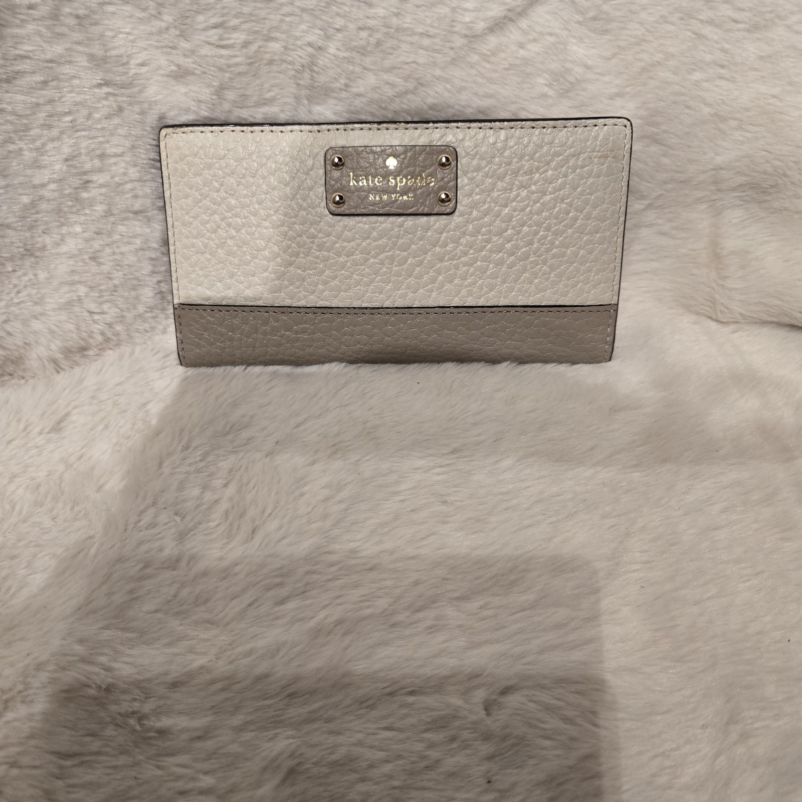 KATE SPADE medium Pebbled 2 tone beige Bifold Wallet