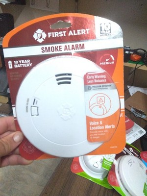 First Alert Smoke Alarm 10 Year Battery sm210L with safety light