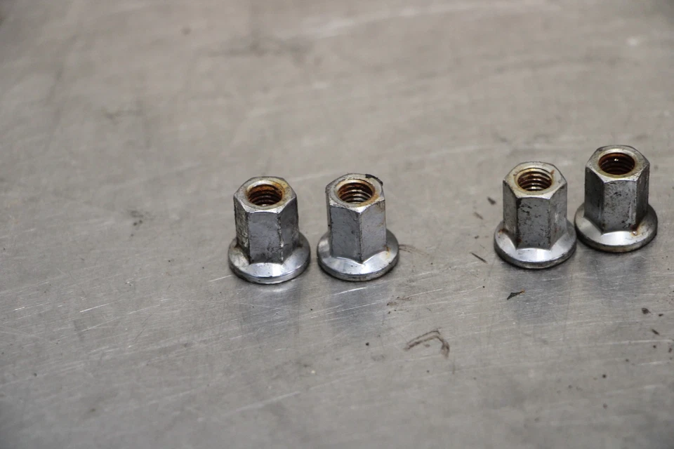 04-05 HONDA CBR1000RR 1000RR Exhaust Bolts Nuts Foto 2 de 4