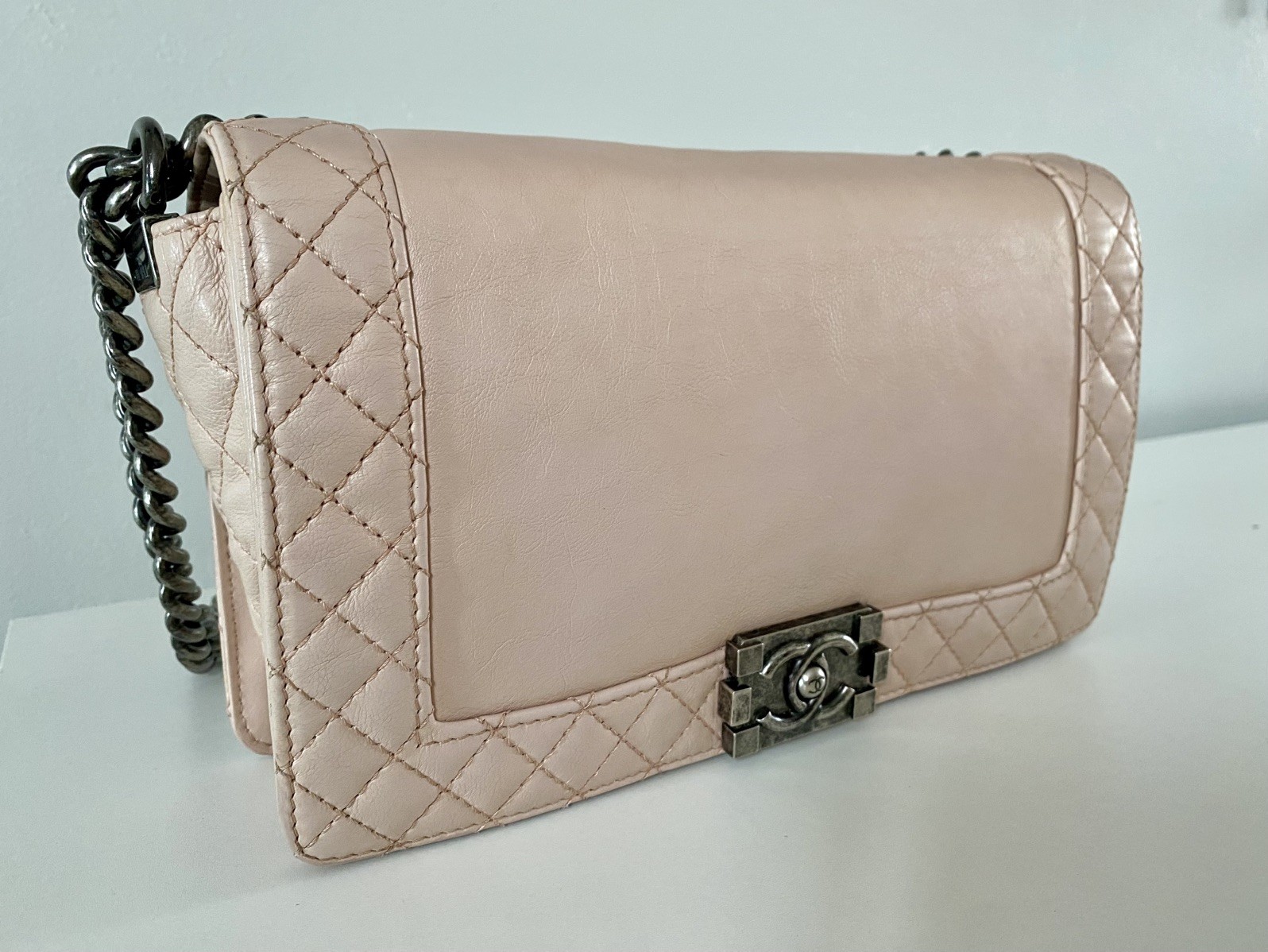 Chanel Boy Bag Medium – Pink Beige Lambskin – Ruthenium Hardware