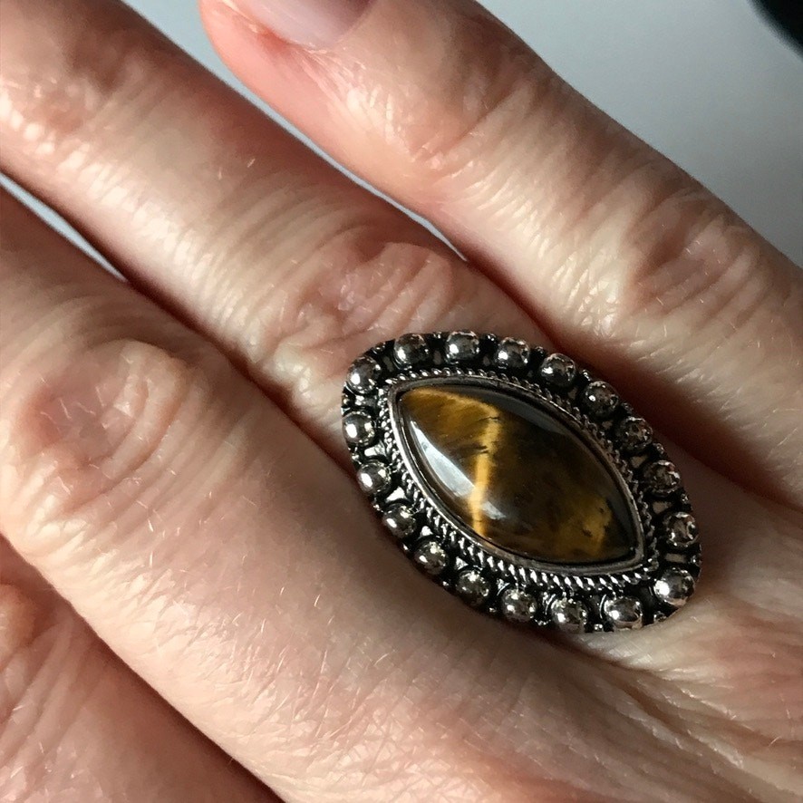 Gorgeous Tiger's Eye statement ring, appr. size 8 - image 6