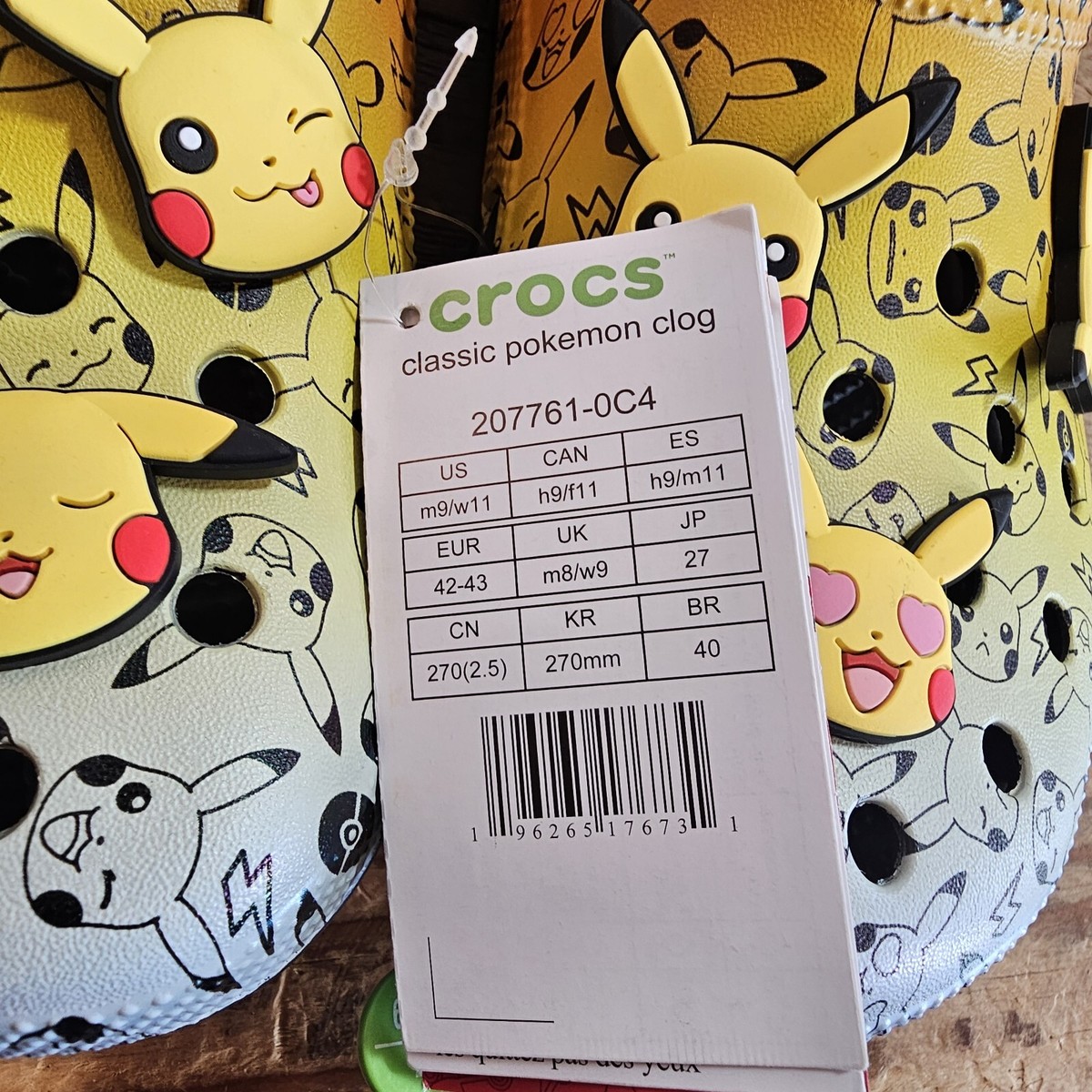 Crocs x Pokemon Pikachu Classic Clog w/ Jibbitz Men display picture 2