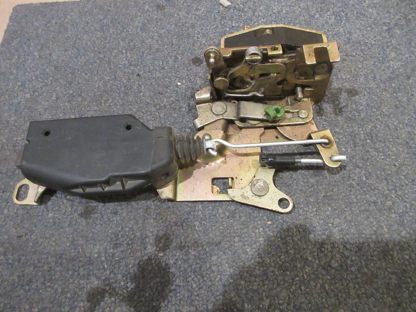 Ferrari Testarossa, 512TR  RH Door Latch Actuator Assy  - P/N 61506100 